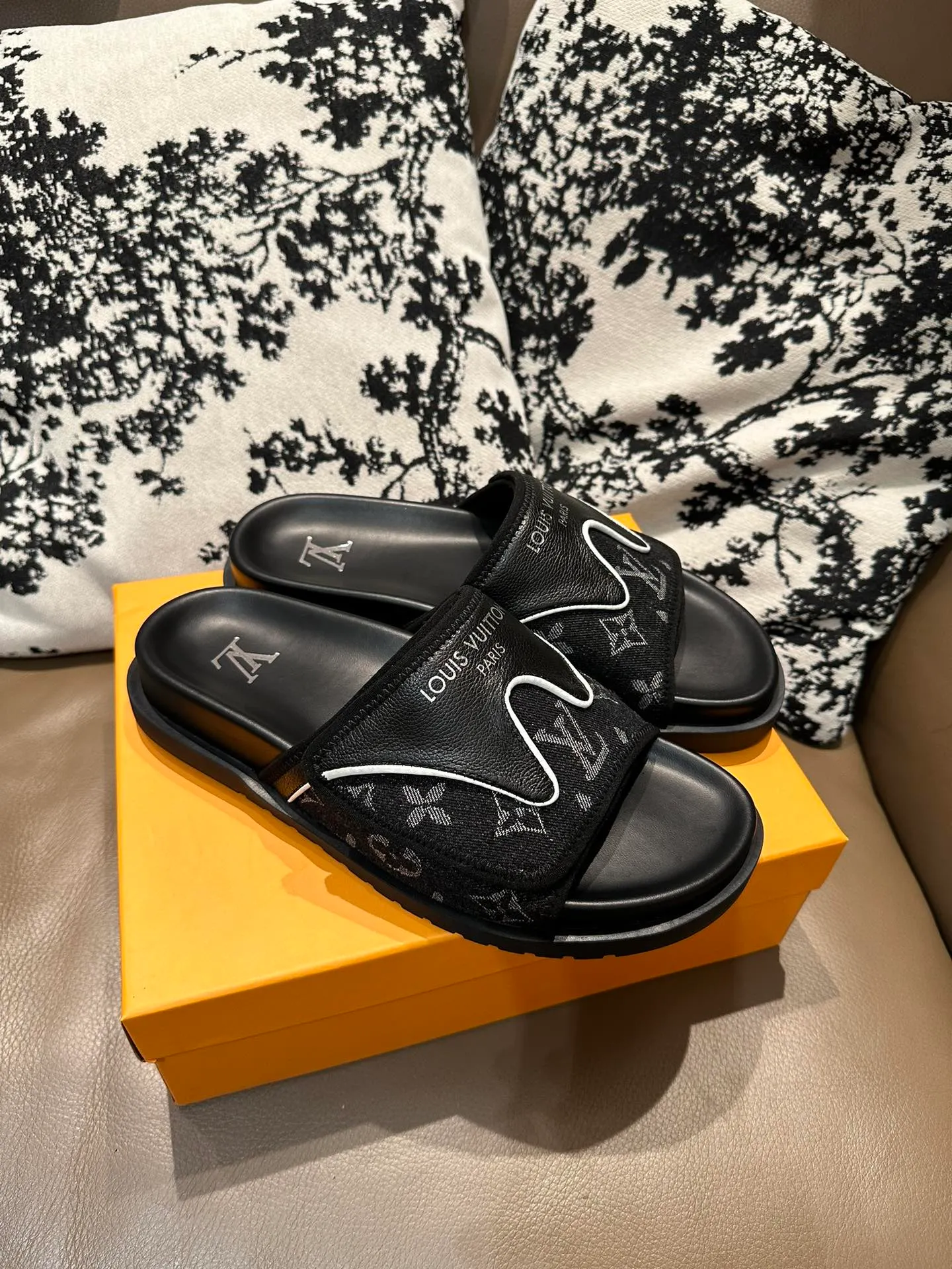 Men's shoes💰340💰 LV Velcro new style, cowhide surface, sheepskin lining, size 36-46
